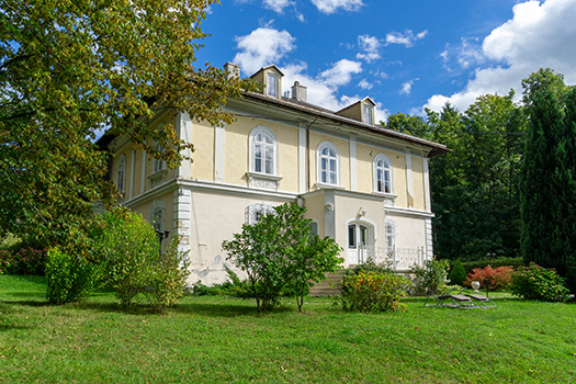 Immobilie Schlossartige Villa auf über 6.600 m² teilbarem Bauland in einzigartiger Lage 