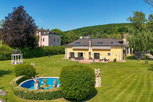 Immobilie Außergewöhnliches Villen-Anwesen mit parkähnlichem Garten und separatem Gästehaus