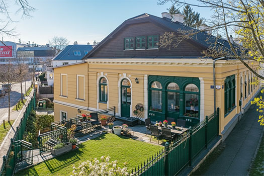 Immobilie Kernsanierte Jahrhundertwendevilla mit Indoorpool für luxuriöses Wohnen und Arbeiten