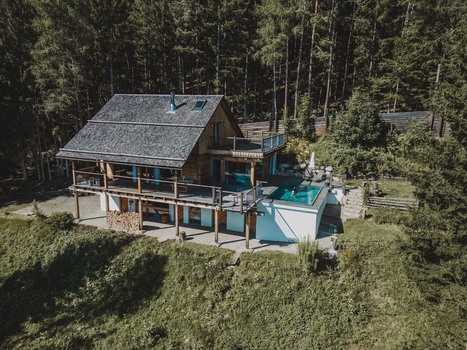 Immobilie LUXGUT REBECCA: Privates Alpenchalet mit Infinity Pool in Österreich